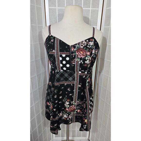Torrid Floral Patchwork Zip Handkerchief Hem Babydoll Cami Top Size: 0X (12) - Picture 3 of 9